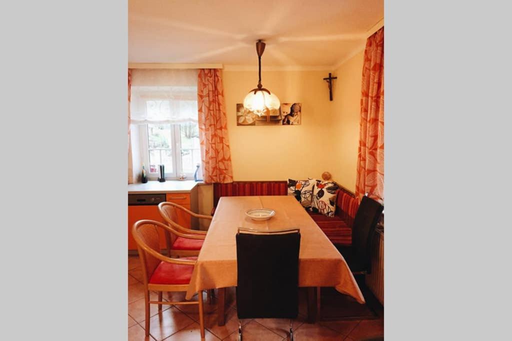 Gemuetliches Ferienhaus Am Waldrand Трёполах Экстерьер фото